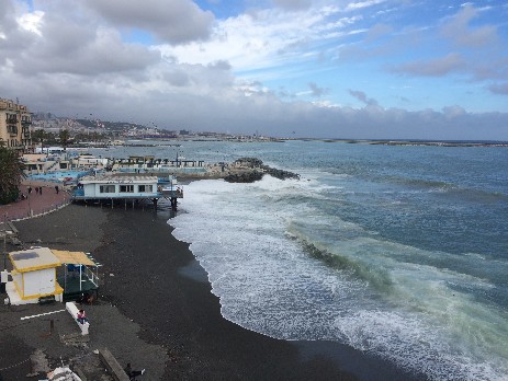 Spiaggia vista dalla Terrazza del Castello